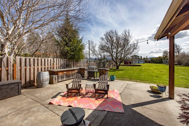 Building Photo - 4265 Belmont Dr