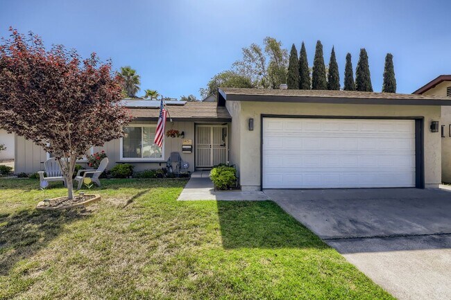 Foto del edificio - Charming 3-Bedroom, 2-Bath Home in a Cul-de-Sac Located in a Convenient, Central Area