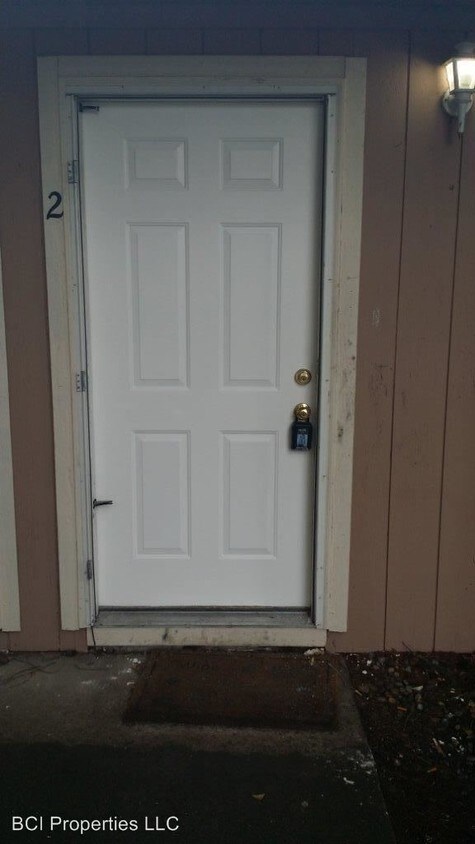 Foto principal - 7619 Douglas St W
