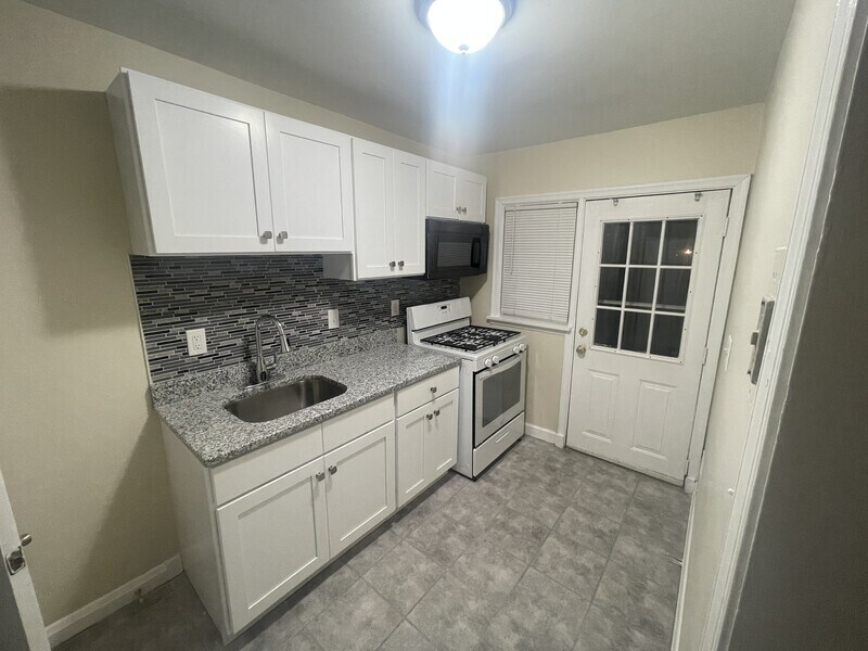 Primary Photo - 452 Trappe Rd
