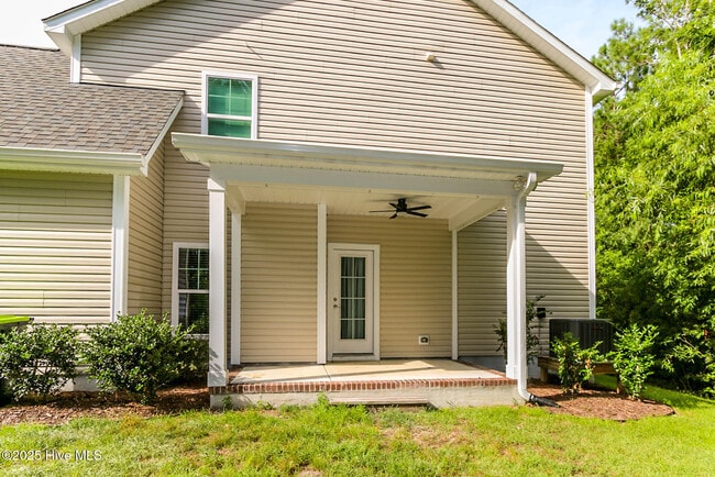 Building Photo - 1202 Woods Ct