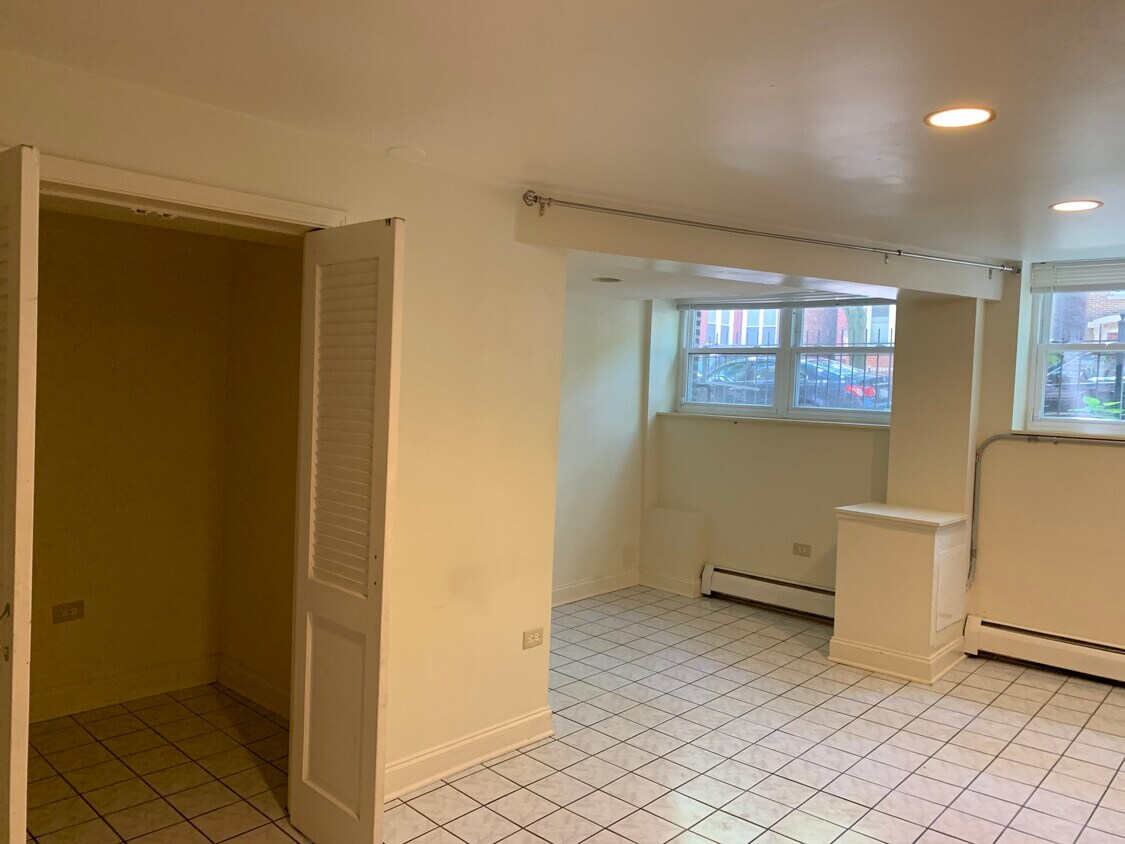 6443 N Bosworth Ave Unit G, Chicago, IL 60626 Apartments in Chicago