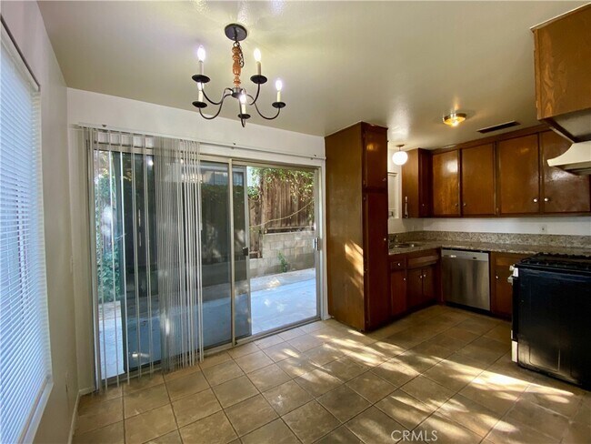 Foto del edificio - 815 Magnolia Ave