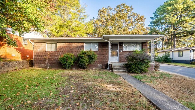 Foto del edificio - Midtown 3BR Near UAMS w/ Hardwoods, W/D, & Fenced Yard