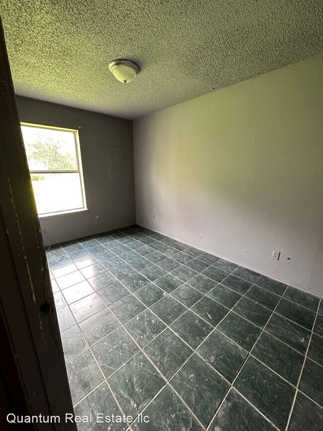 Building Photo - 2 br, 1 bath House - 1116 FLAT ROCK CIRCLE