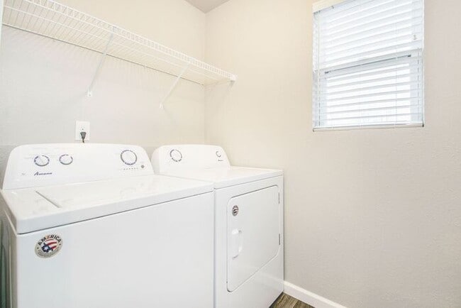 Building Photo - 551 Pioneer Trl