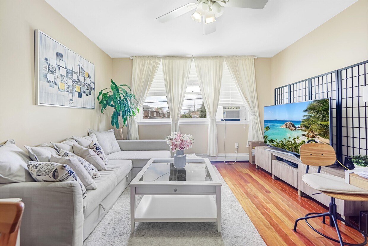 Foto principal - 460 Edgewater Rd