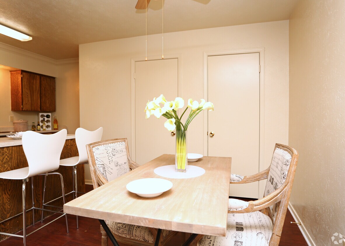 Park Grove Square Apartments in Irving, TX