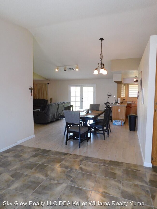 Foto del edificio - 3 br, 2 bath House - 7135 E. 24th Pl.
