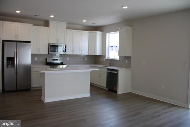 Building Photo - 715 Platinum Dr