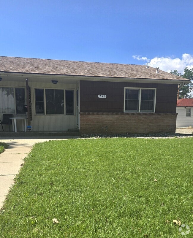 Building Photo - 771 Kennedy Ave