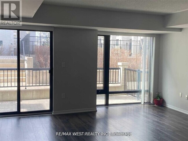 Photo du bâtiment - 130 Widdicombe Hill Blvd