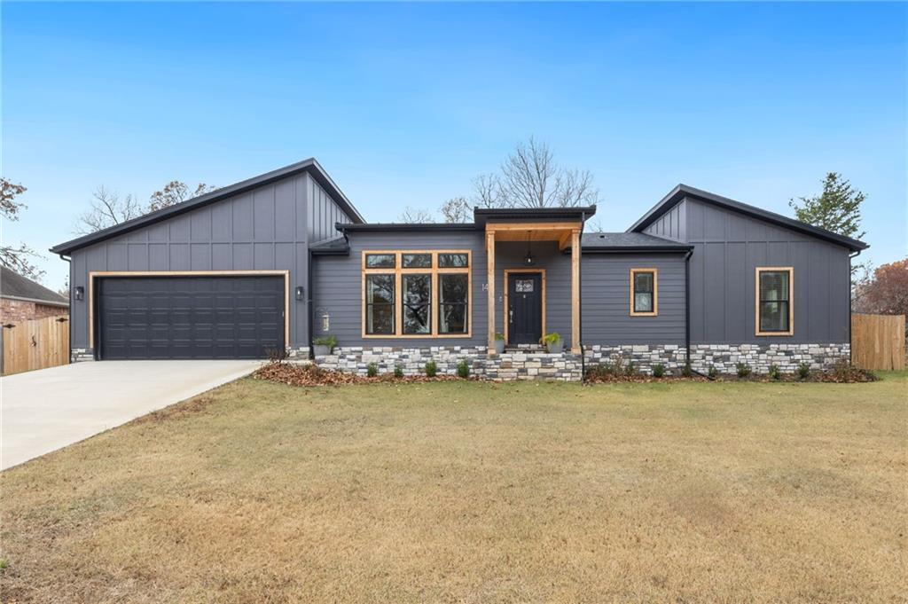 Foto principal - 14 Stoneykirk Dr