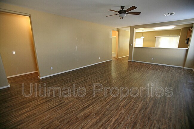 Foto del edificio - 15285 W Shaw Butte Dr