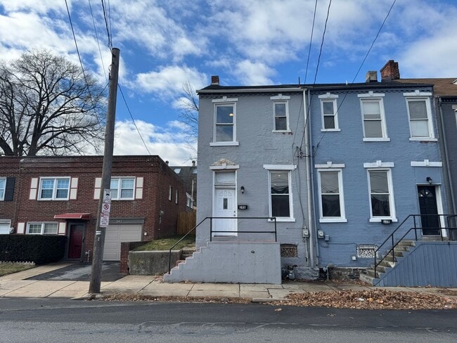 Foto del edificio - Beautiful 3 Bedroom Home with a Bonus Room in Lancaster City!