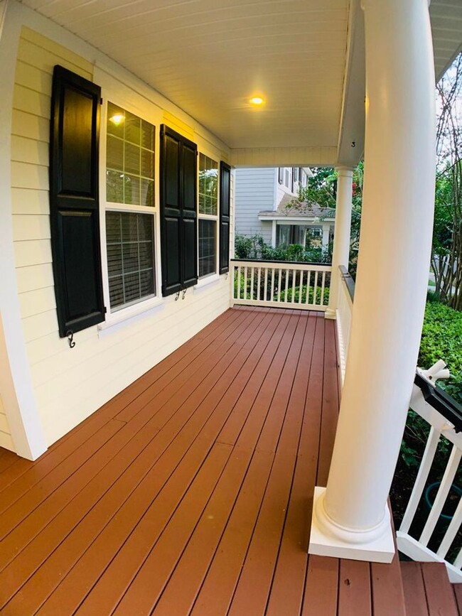 Building Photo - Gorgeous Daniel Island Home!
