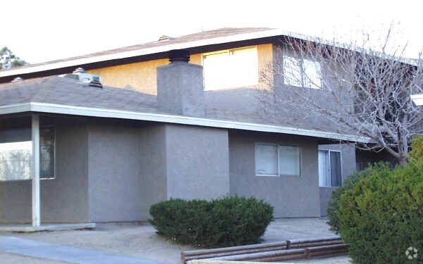 Foto del edificio - Logan Glen