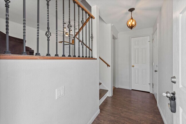 Building Photo - Charming 3 Bedroom, 2 Bath Home in Fort Co...