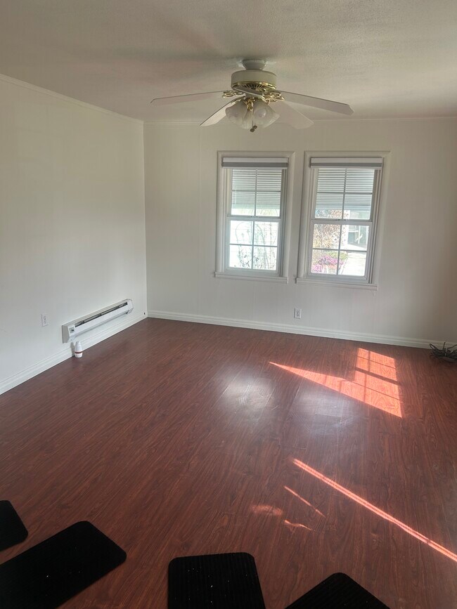 Building Photo - 2425 White Ave