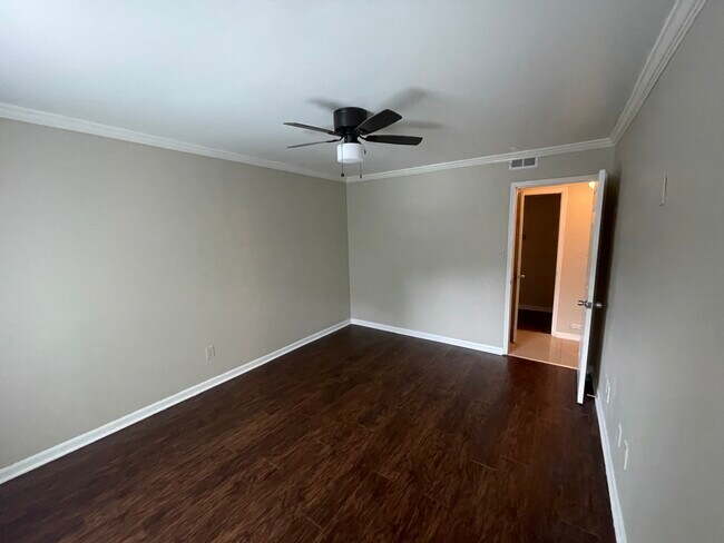Dormitorio - 1166 Booth Rd SW