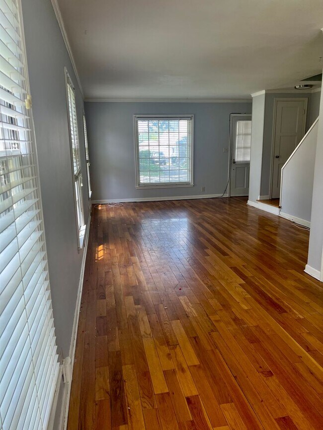 Foto del edificio - 2407-2409 Washington St