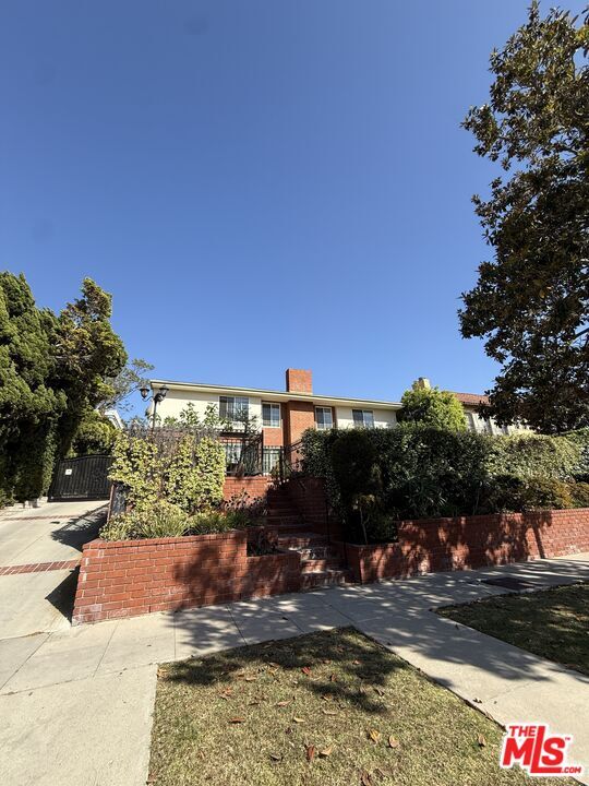 Foto del edificio - 758 S Windsor Blvd