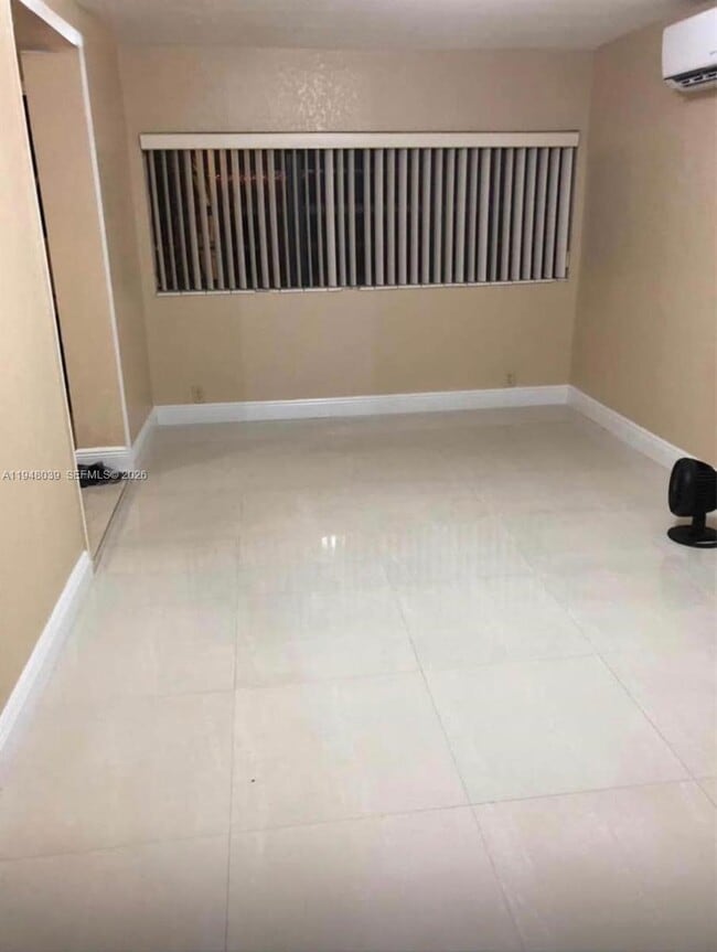 Building Photo - 411 W 31st Pl