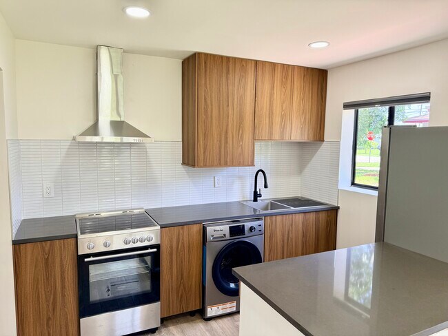 Foto del edificio - 607 NW 15th Ave