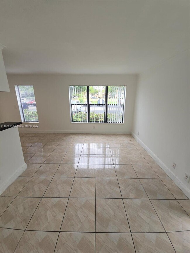 Foto del edificio - 4086 N Pine Island Rd