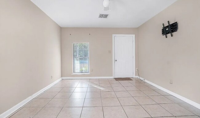 Foto del edificio - 6458 Pinebrook Dr