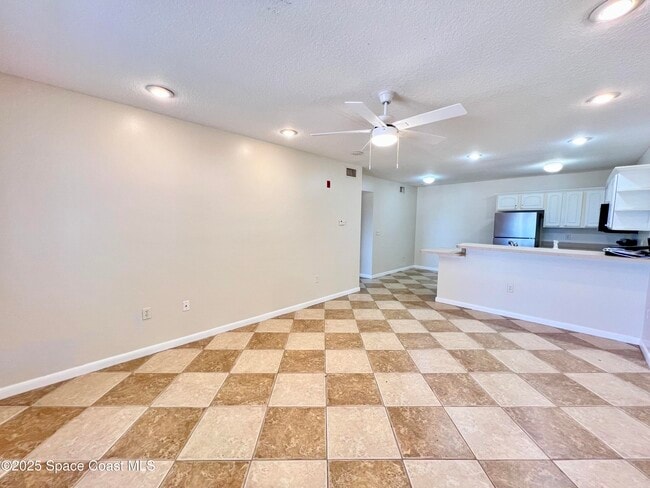 Building Photo - 22 Tulip Ave