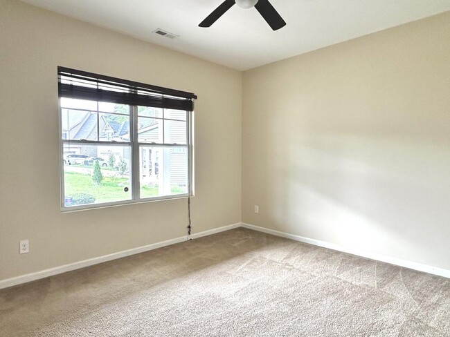 Building Photo - 1205 Peppermint Ct