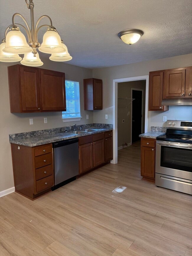 Building Photo - 297 Young St