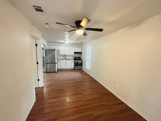 Building Photo - Newly Renovated Beautiful Home Close to So...