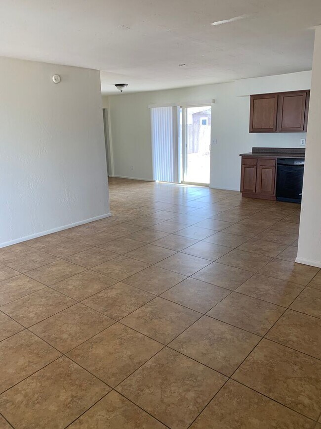 Building Photo - 4 Bed 2.5 Bath Home in Winslow