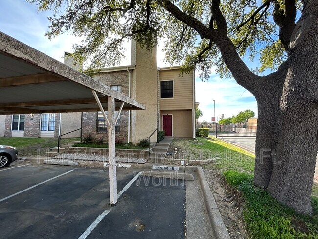 Foto del edificio - 4748 Old Bent Tree Ln