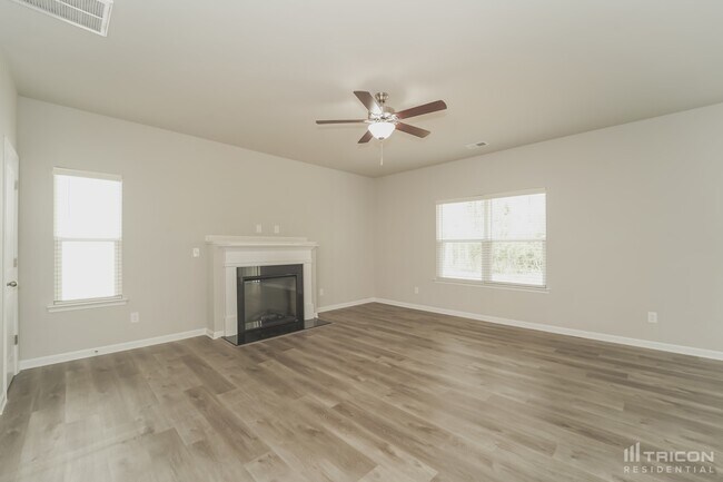Foto del edificio - 221 Spring Knoll Dr