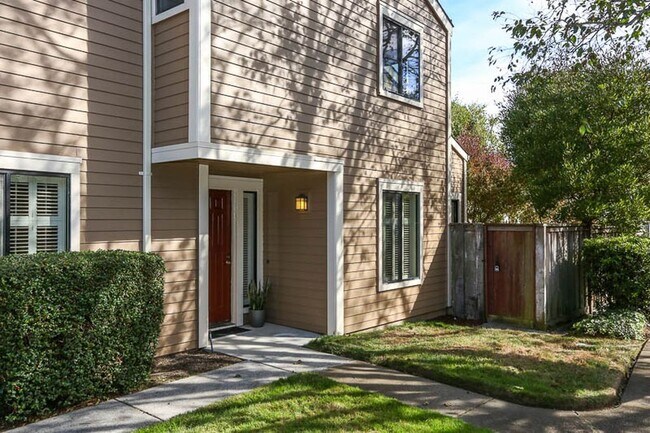 Foto del edificio - 272 Crown Cir