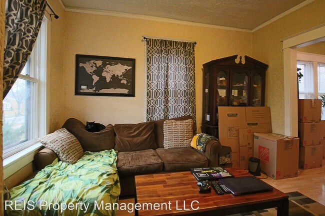 Foto del edificio - 150 S 73rd St