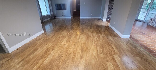 Building Photo - 15110 NE 9th Ct