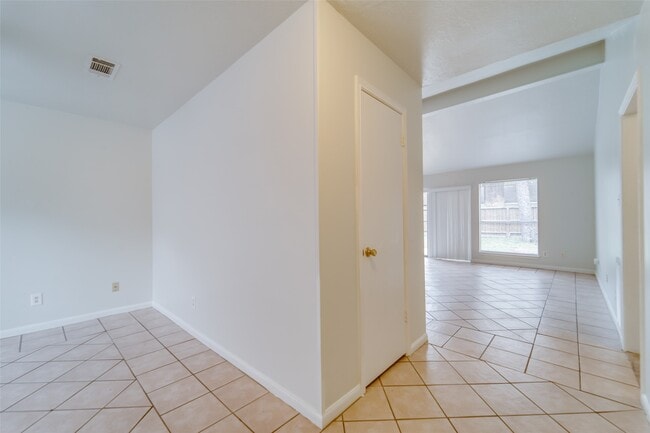 Building Photo - 15114 Forest Lodge Dr