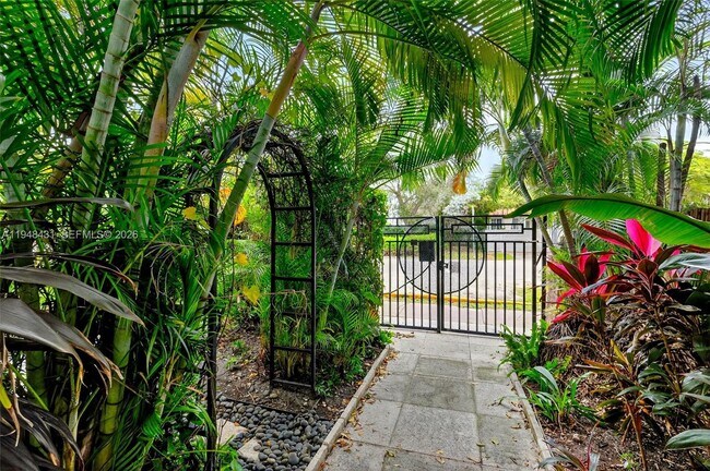 Foto del edificio - 1446 Lenox Ave.