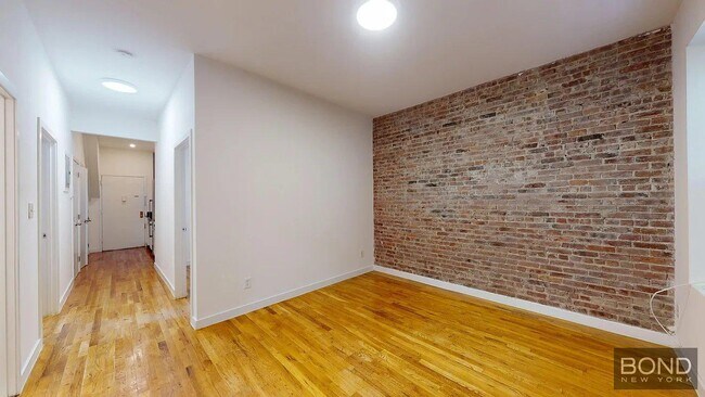 Building Photo - 312 E 91st St