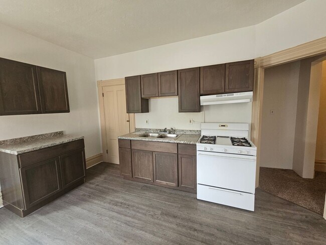 Foto del edificio - Spacious 1 bedroom with small office area ...