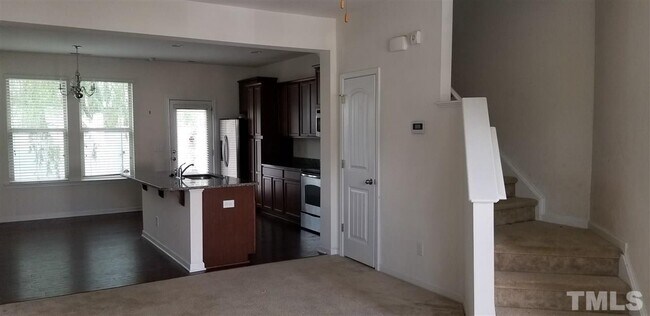 Building Photo - 4424 Hillsgrove Rd