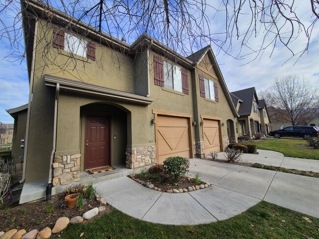 Three Bedroom Town Home near Union Park Available February 1st - Three Bedroom Town Home  near Union Park Available February 1st