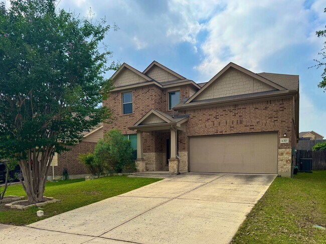 Building Photo - Spacious & Versatile Floor Plan in Prime S...