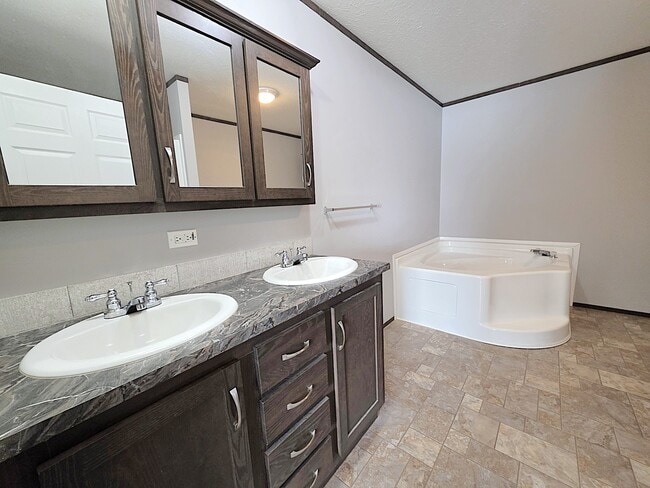 Building Photo - 151 Whippoorwill Ln