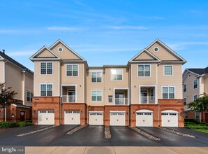 Building Photo - 23290 Milltown Knoll Square