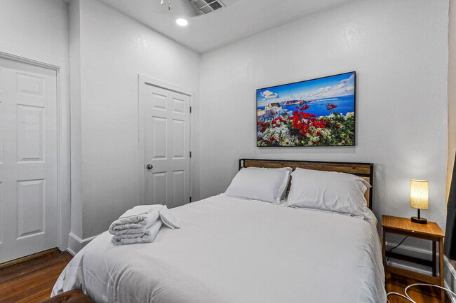 Building Photo - 1806 Arizona Ave